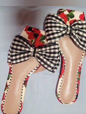 Betsy Johnson Floral And Gingham Bow Slides, Size 8.5